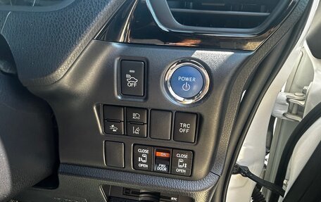 Toyota Noah III, 2016 год, 2 000 000 рублей, 10 фотография