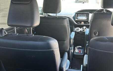 Toyota Noah III, 2016 год, 2 000 000 рублей, 17 фотография