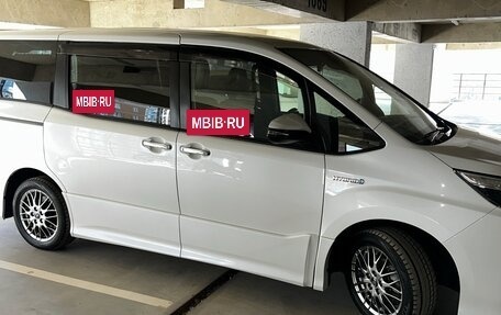 Toyota Noah III, 2016 год, 2 000 000 рублей, 9 фотография