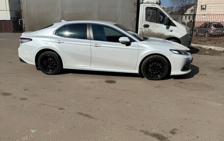 Toyota Camry, 2021 год, 2 450 000 рублей, 2 фотография
