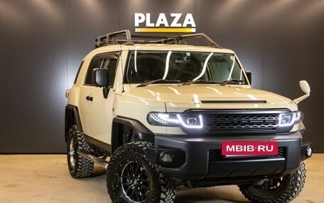 Toyota FJ Cruiser, 2018 год, 4 890 000 рублей, 2 фотография