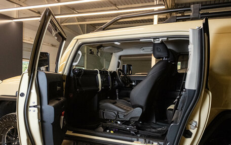 Toyota FJ Cruiser, 2018 год, 4 890 000 рублей, 24 фотография