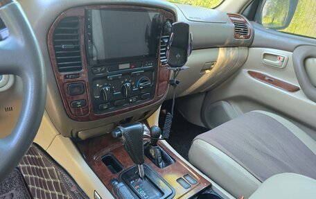 Toyota Land Cruiser 100 рестайлинг 2, 2002 год, 1 690 000 рублей, 17 фотография