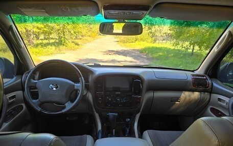 Toyota Land Cruiser 100 рестайлинг 2, 2002 год, 1 690 000 рублей, 15 фотография