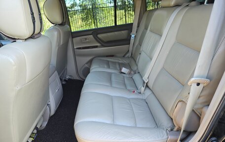 Toyota Land Cruiser 100 рестайлинг 2, 2002 год, 1 690 000 рублей, 14 фотография