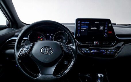 Toyota C-HR I рестайлинг, 2020 год, 3 190 000 рублей, 16 фотография