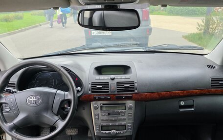 Toyota Avensis III рестайлинг, 2004 год, 900 000 рублей, 9 фотография