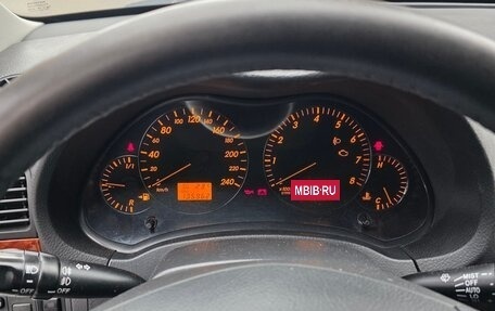 Toyota Avensis III рестайлинг, 2004 год, 900 000 рублей, 14 фотография