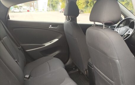 Hyundai Solaris II рестайлинг, 2012 год, 925 000 рублей, 13 фотография