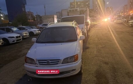 Toyota Ipsum II, 2001 год, 550 000 рублей, 2 фотография