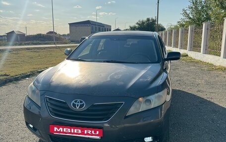 Toyota Camry, 2008 год, 649 000 рублей, 2 фотография