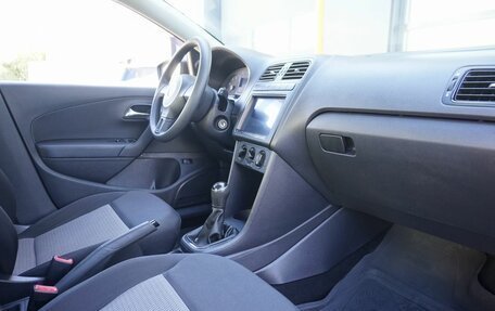 Volkswagen Polo VI (EU Market), 2012 год, 650 000 рублей, 11 фотография
