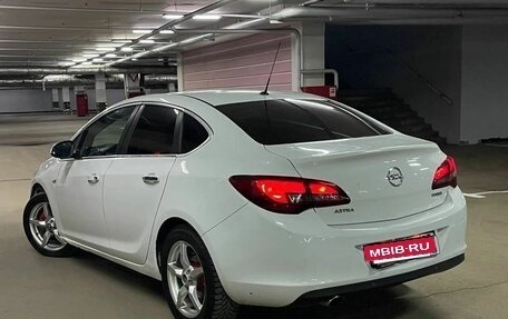 Opel Astra J, 2013 год, 625 000 рублей, 2 фотография