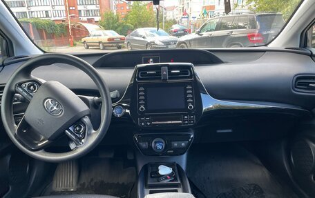 Toyota Prius IV XW50, 2020 год, 2 450 000 рублей, 9 фотография