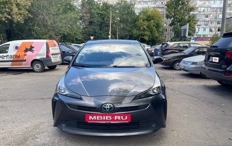 Toyota Prius IV XW50, 2020 год, 2 450 000 рублей, 2 фотография