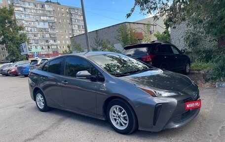 Toyota Prius IV XW50, 2020 год, 2 450 000 рублей, 3 фотография