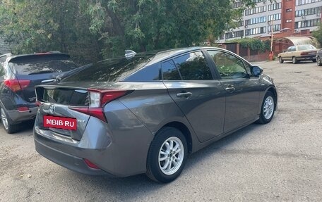 Toyota Prius IV XW50, 2020 год, 2 450 000 рублей, 4 фотография