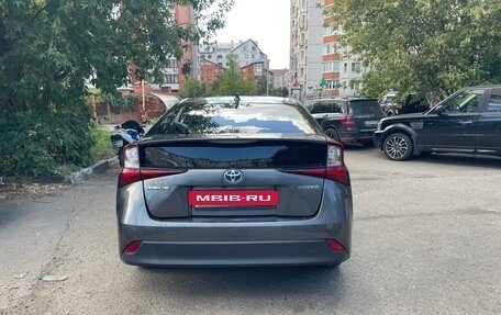 Toyota Prius IV XW50, 2020 год, 2 450 000 рублей, 5 фотография