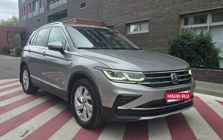 Volkswagen Tiguan II, 2020 год, 3 000 000 рублей, 2 фотография
