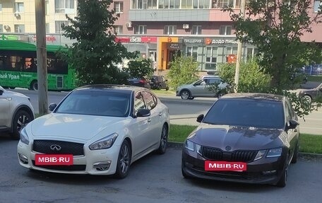 Infiniti Q70 I, 2015 год, 2 450 000 рублей, 3 фотография