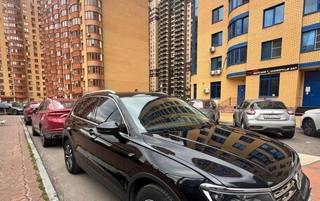 Volkswagen Tiguan II, 2019 год, 2 200 000 рублей, 2 фотография
