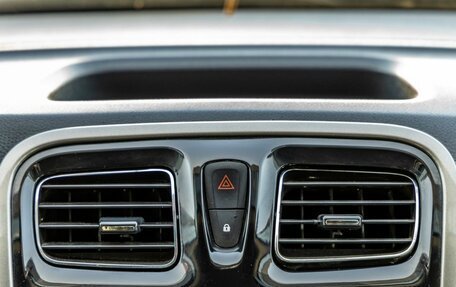 Renault Logan II, 2014 год, 578 000 рублей, 17 фотография