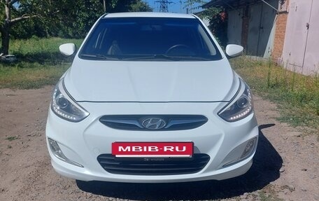 Hyundai Solaris II рестайлинг, 2013 год, 890 000 рублей, 2 фотография