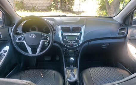 Hyundai Solaris II рестайлинг, 2013 год, 890 000 рублей, 11 фотография