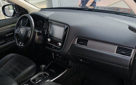 Mitsubishi Outlander III рестайлинг 3, 2021 год, 2 890 000 рублей, 7 фотография