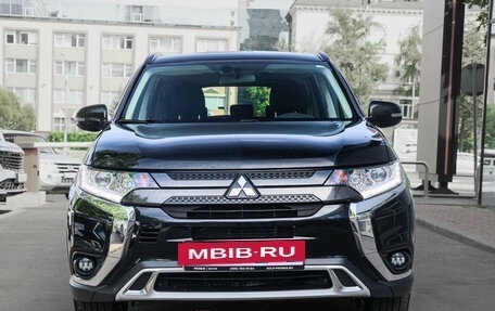 Mitsubishi Outlander III рестайлинг 3, 2021 год, 2 890 000 рублей, 2 фотография