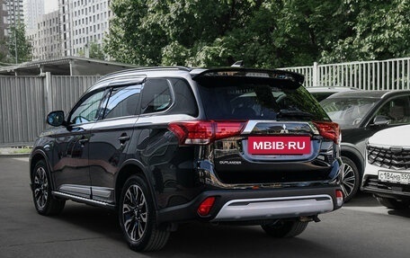 Mitsubishi Outlander III рестайлинг 3, 2021 год, 2 890 000 рублей, 6 фотография