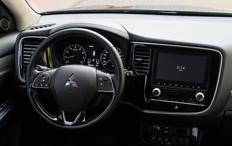 Mitsubishi Outlander III рестайлинг 3, 2021 год, 2 890 000 рублей, 10 фотография