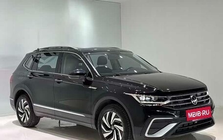 Volkswagen Tiguan II, 2023 год, 2 090 000 рублей, 3 фотография