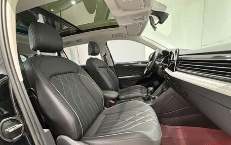 Volkswagen Tiguan II, 2023 год, 2 090 000 рублей, 14 фотография