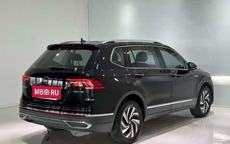 Volkswagen Tiguan II, 2023 год, 2 090 000 рублей, 5 фотография