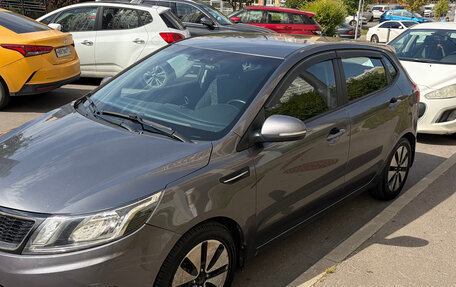 KIA Rio III рестайлинг, 2013 год, 1 020 000 рублей, 2 фотография