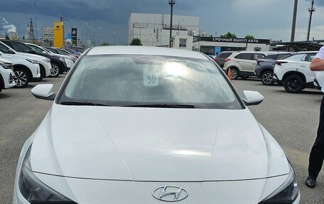 Hyundai Elantra, 2021 год, 1 900 000 рублей, 4 фотография