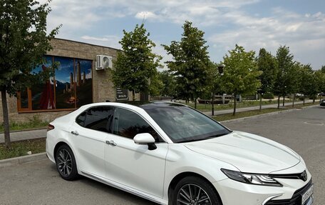 Toyota Camry, 2023 год, 3 400 000 рублей, 2 фотография