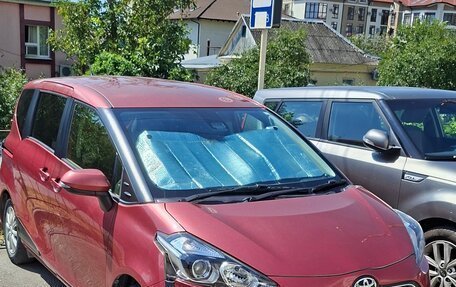 Toyota Sienta II, 2016 год, 1 050 000 рублей, 2 фотография
