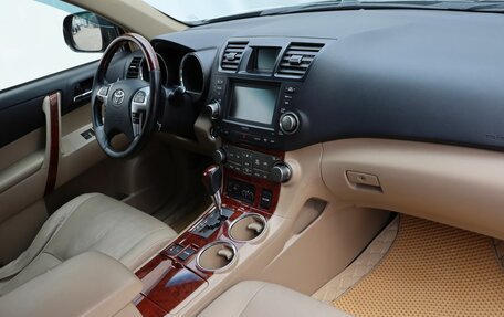Toyota Highlander III, 2013 год, 1 525 000 рублей, 10 фотография