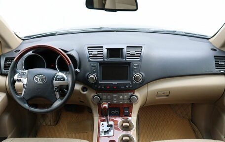 Toyota Highlander III, 2013 год, 1 525 000 рублей, 13 фотография