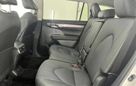 Toyota Highlander, 2026 год, 5 099 000 рублей, 24 фотография