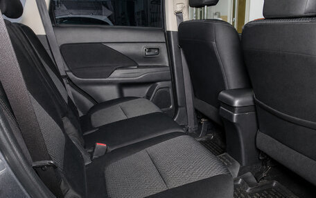 Mitsubishi Outlander III рестайлинг 3, 2018 год, 1 679 000 рублей, 13 фотография