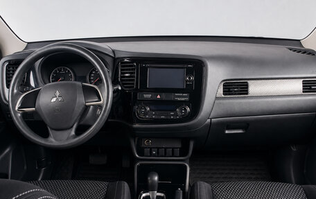 Mitsubishi Outlander III рестайлинг 3, 2018 год, 1 679 000 рублей, 8 фотография