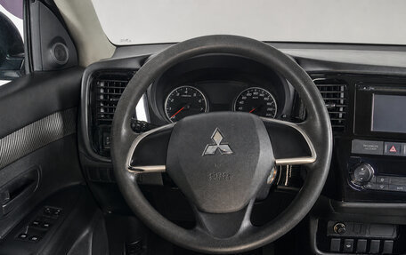 Mitsubishi Outlander III рестайлинг 3, 2018 год, 1 679 000 рублей, 9 фотография