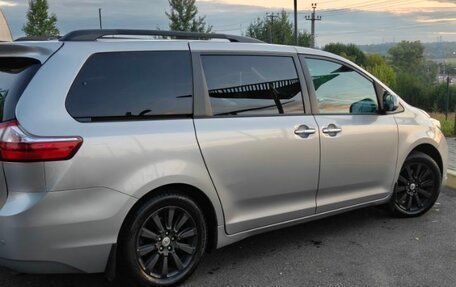 Toyota Sienna III, 2017 год, 2 848 000 рублей, 3 фотография