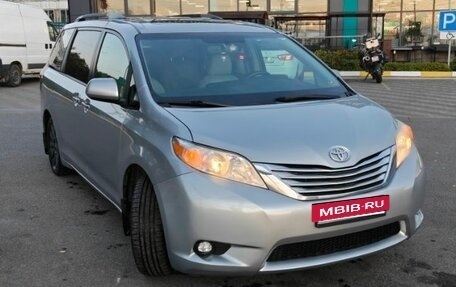 Toyota Sienna III, 2017 год, 2 848 000 рублей, 4 фотография