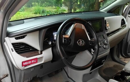 Toyota Sienna III, 2017 год, 2 848 000 рублей, 9 фотография