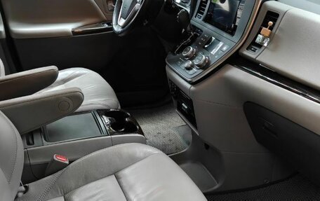 Toyota Sienna III, 2017 год, 2 848 000 рублей, 11 фотография