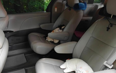 Toyota Sienna III, 2017 год, 2 848 000 рублей, 15 фотография